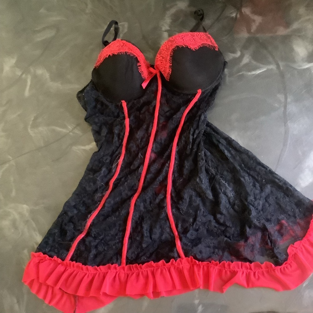 Black/Red Lace Chemise
